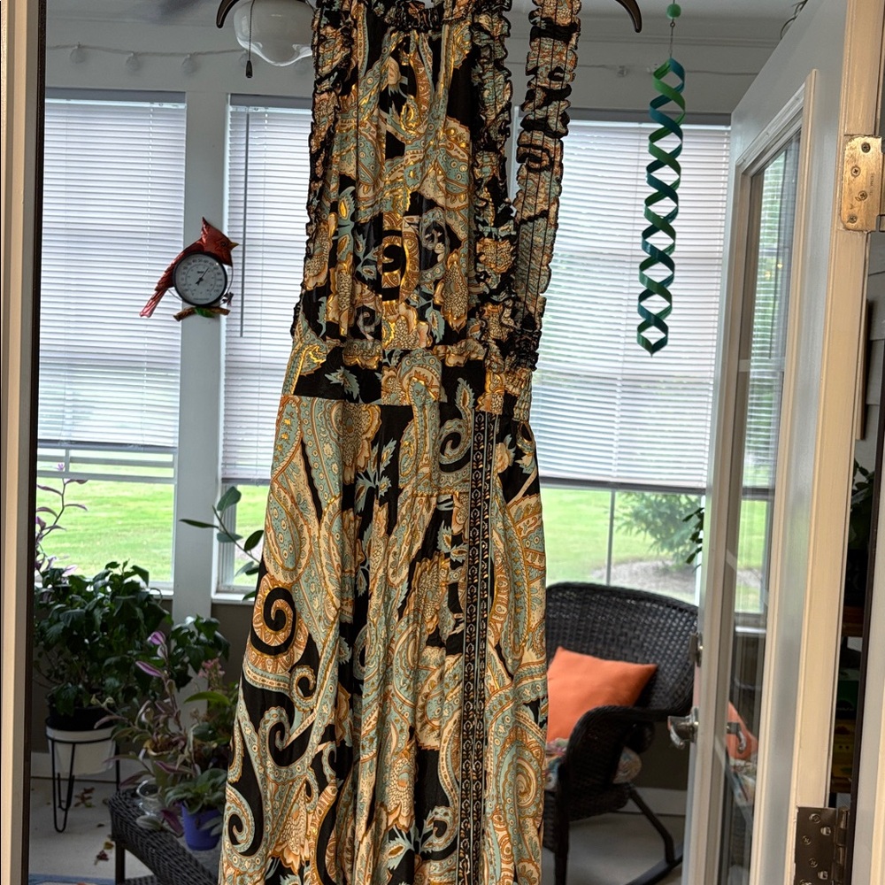 Elegant Black and Gold Patterned  Halter Maxi Dress - Picture 2 of 5